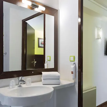Kyriad Design Enzo Pont-à-mousson 3*
